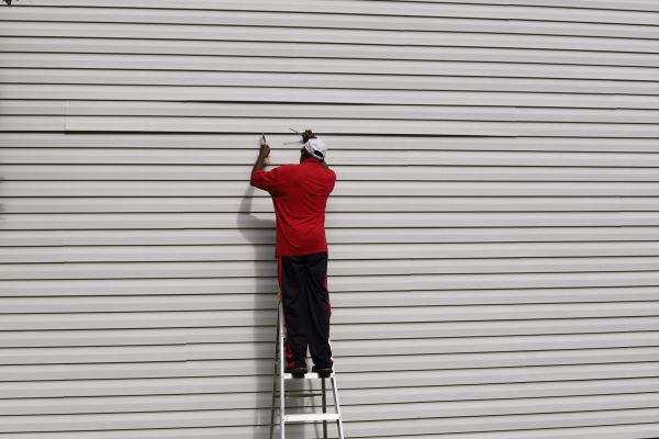 Cost of Siding Reattachment in Cheyenne