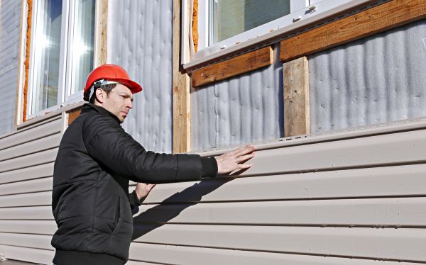 Cost of Vinyl Cladding Repair in Cheyenne